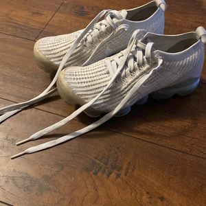 Nike Women's Air VaporMax Flyknit 3 Shoes (White)